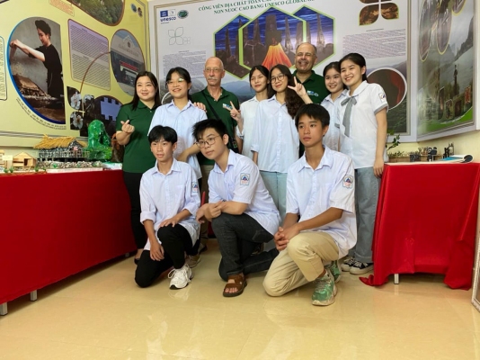 The UNESCO Geopark evaluators visited the “Geopark ambassador club” of Cao Bang High School for the Gifted