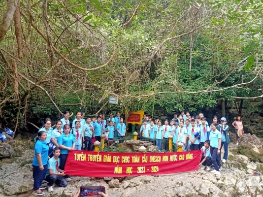 Trường THCS Lê Quảng Ba tổ chức ngoại khoá tuyên truyền về Công viên địa chất Non nước Cao Bằng