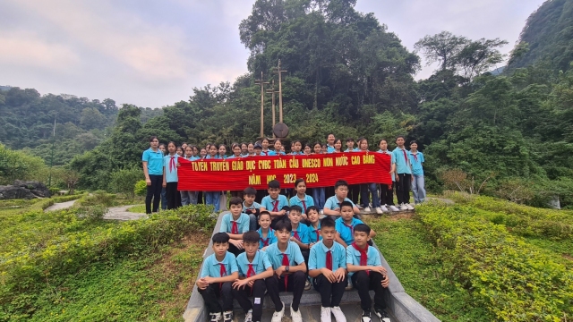 Le Quang Ba Secondary School organized an extracurricular session on communicating about Non nuoc Cao Bang Geopark