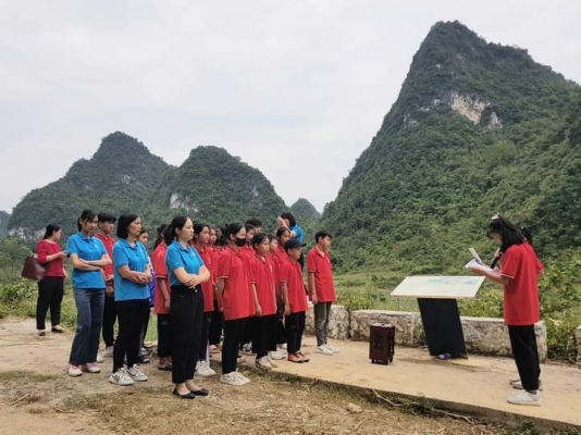 The “Geopark ambassador” club of Chi Thao Secondary School organized an extracurricular session