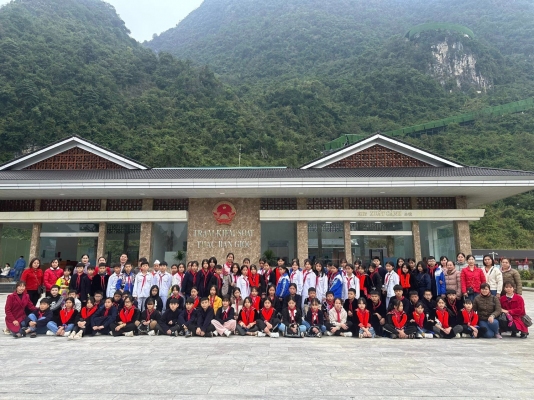 Trường PTDTNT THCS Nguyên Bình tổ chức ngoại khoá tìm hiểu về Công viên địa chất