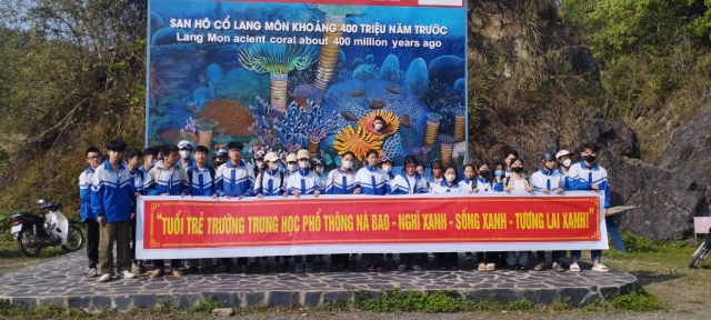 Na Bao High School's response to the environmental protection campaign.