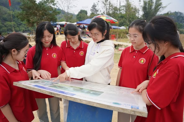 Câu lạc bộ “Cùng em khám phá Công viên địa chất” tích cực lan tỏa giá trị Công viên địa chất toàn cầu UNESCO Non nước Cao Bằng
