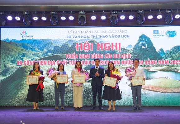 Hội nghị triển khai công tác du lịch và Công viên địa chất Non nước Cao Bằng năm 2025
