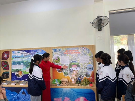 Câu lạc bộ “Cùng em khám phá Công viên địa chất” Trường Phổ thông Dân tộc Nội trú tỉnh lan toả tình yêu di sản qua góc trưng bày trực quan
