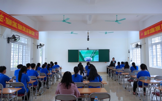 Tập huấn cho học sinh Câu lạc bộ “Cùng em khám phá Công viên địa chất” tham gia phục vụ tái thẩm định danh hiệu Công viên địa chất toàn cầu UNESCO Non nước Cao Bằng năm 2025