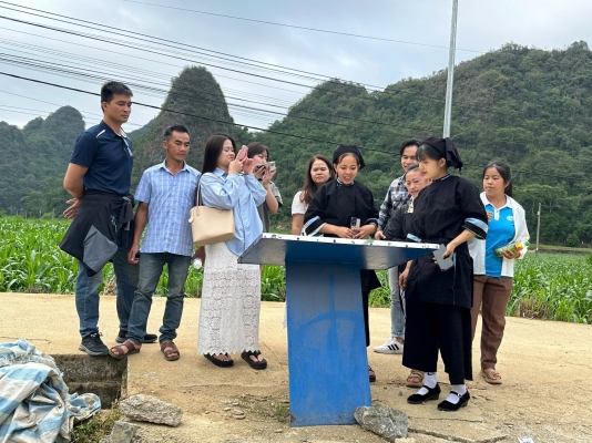 Ban Quản lý Công viên địa chất Non nước Cao Bằng tổ chức thực hành thuyết minh cho đối tác và người dân tại các điểm di sản