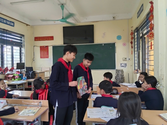 Tuyên truyền bảo tồn tiếng dân tộc 15' đầu giờ trường THPT dân tộc nội trú Thạch An (2)