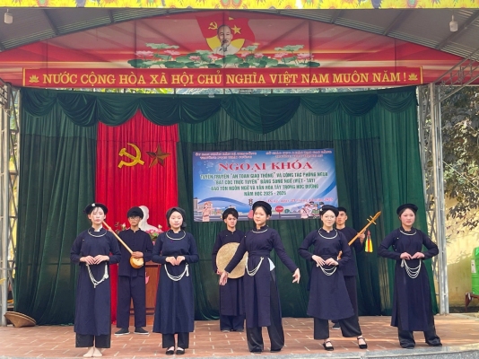 CÂU LẠC BỘ “CÙNG EM KHÁM PHÁ CVĐC” TRƯỜNG THPT THẠCH AN TIẾP TỤC LAN TỎA TÌNH YÊU TIẾNG TÀY QUA HOẠT ĐỘNG NGOẠI KHÓA SONG NGỮ