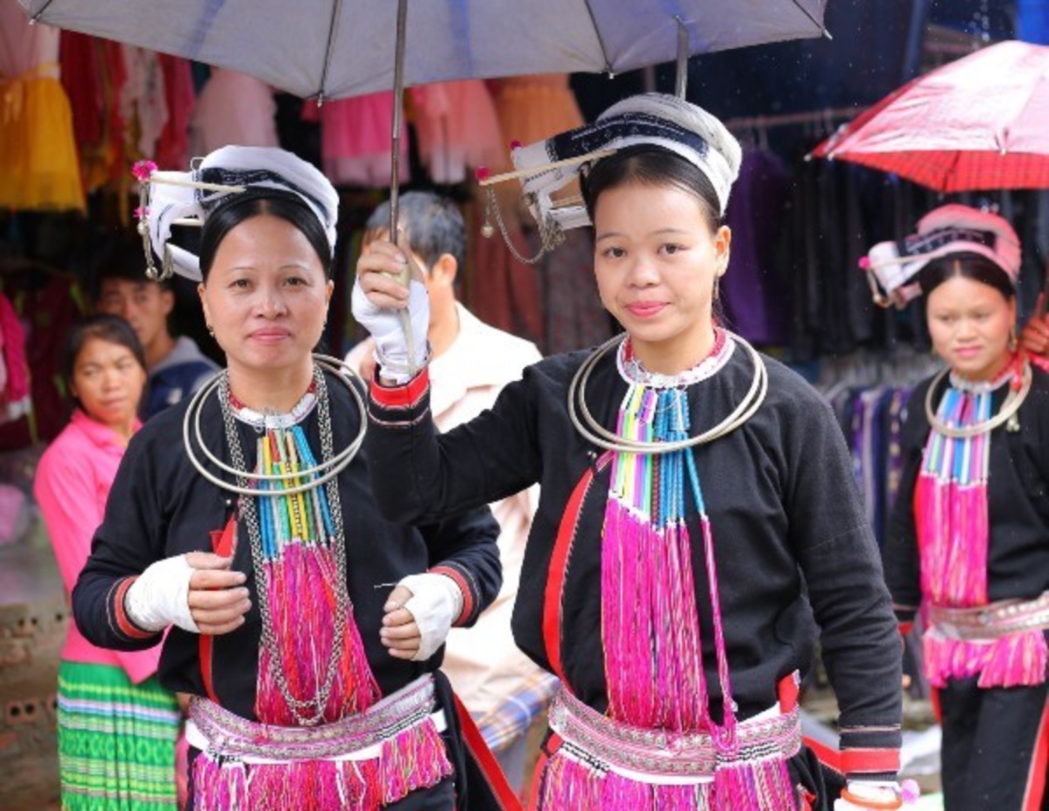 Độc đáo trang phục truyền thống các dân tộc thiểu số Cao Bằng