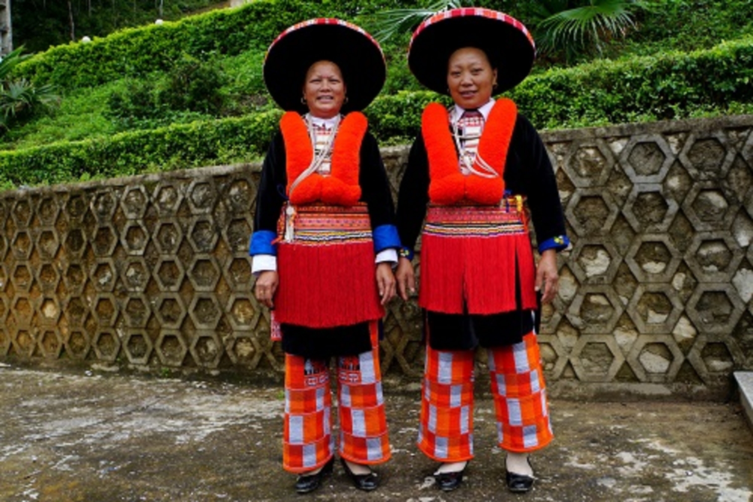 Đặc sắc trang phục của phụ nữ dân tộc Dao trong vùng CVĐC Non nước Cao Bằng