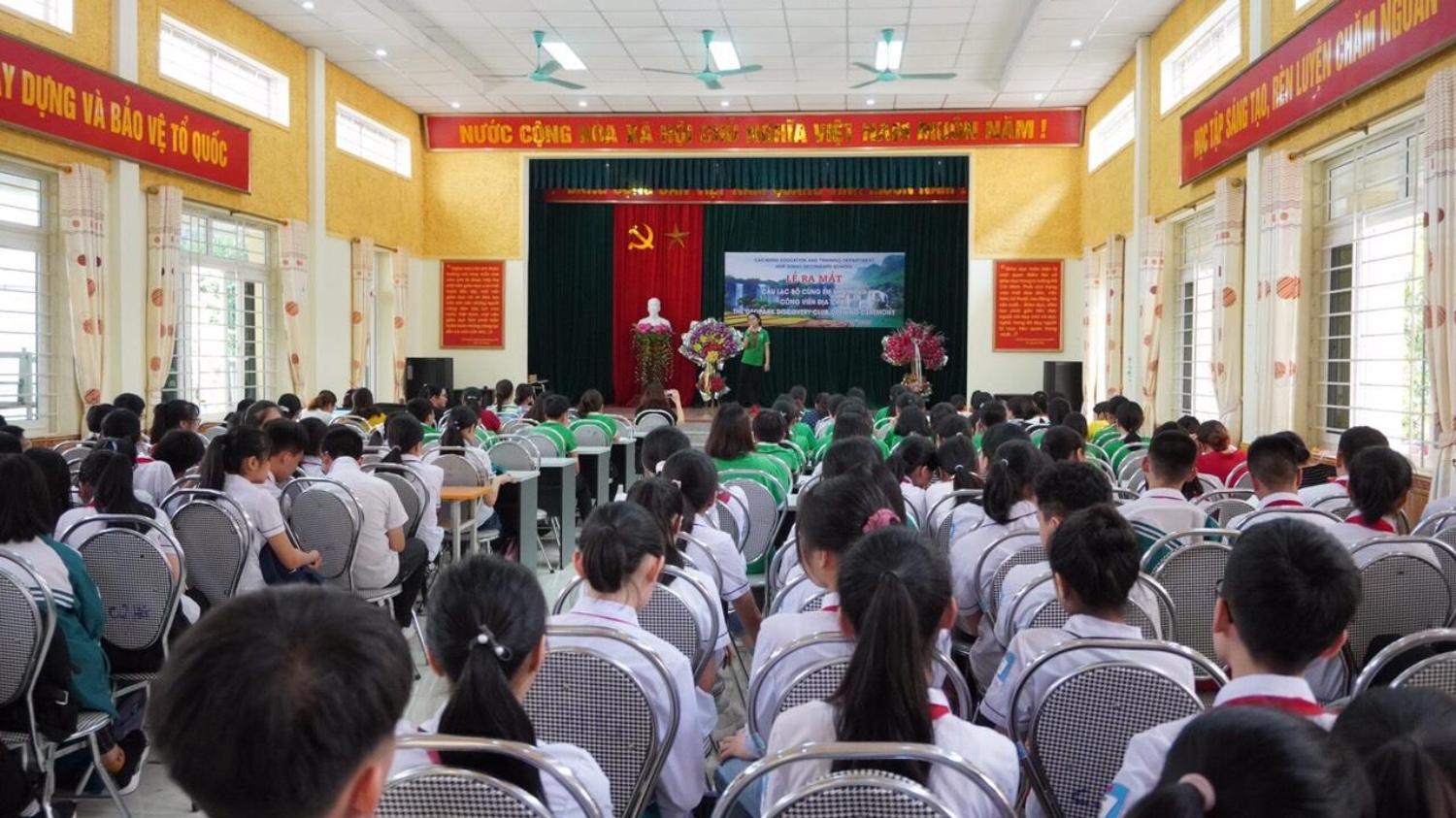 Opening ceremony of “Geopark discovery club” in Hop Giang secondary school