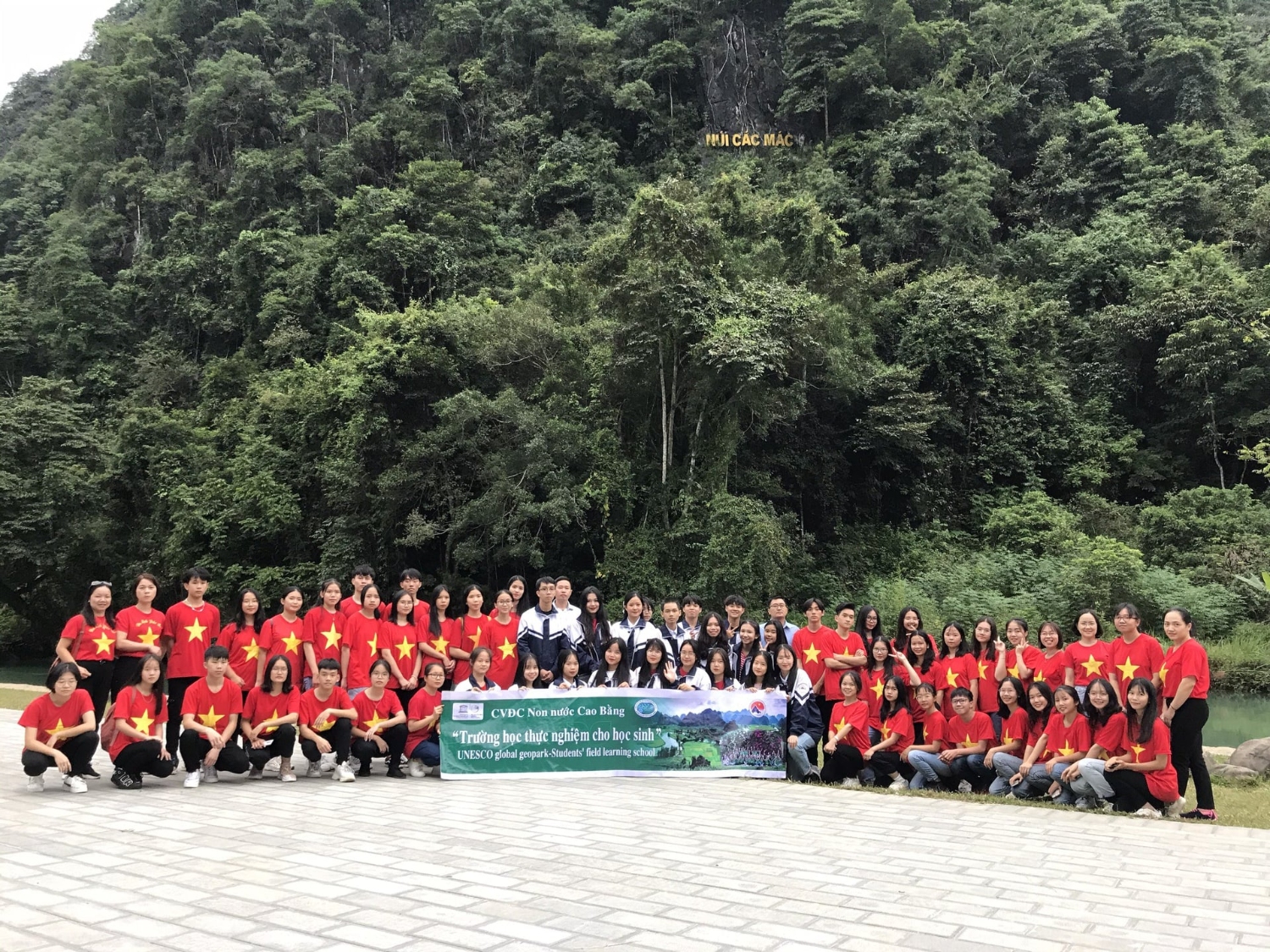 Field learning experience of “Geopark ambassador club” in Non nuoc Cao Bang UNESCO global geopark