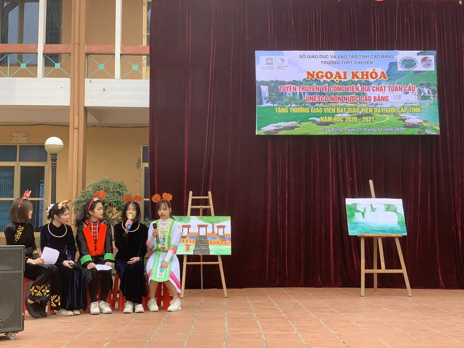 Hoạt động ngoại khoá tuyên truyền về CVĐC Non nước Cao Bằng tại trường THPT Thành phố Cao Bằng