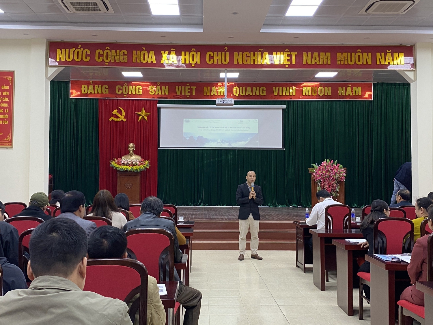 Workshop on Geopark communication for partners of Non nuoc Cao Bang UGGP