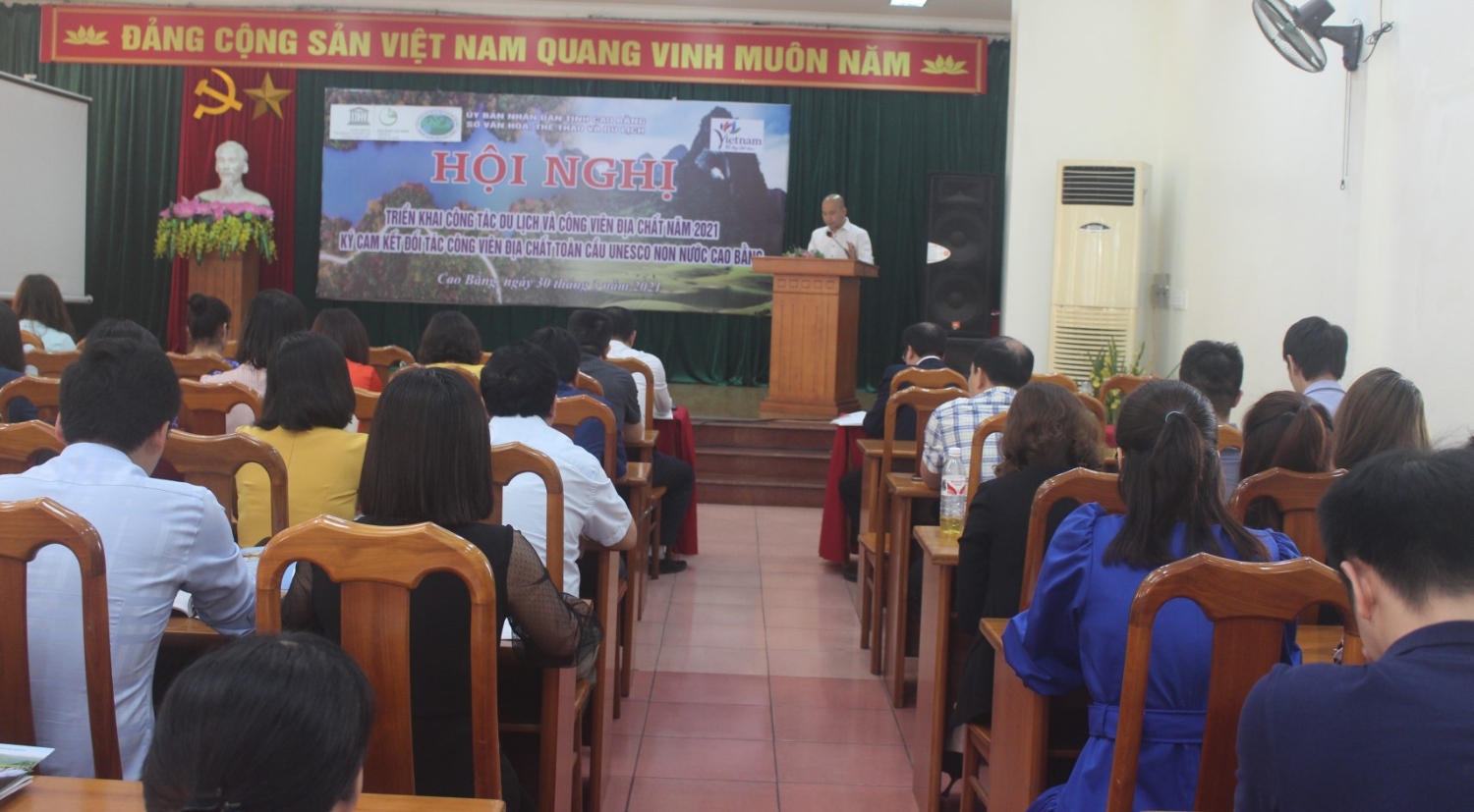 Conference on launching tasks on tourism sector and Non nuoc Cao Bang UGGP in 2021