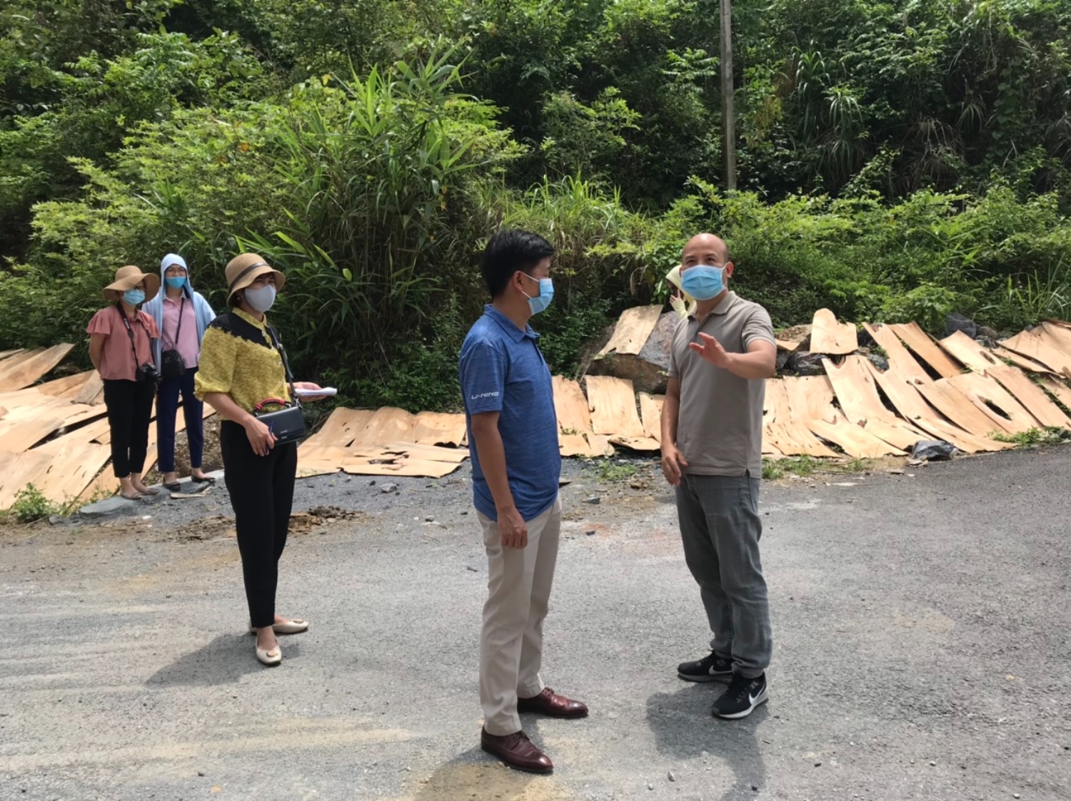 Field survey to carry out the installation scheme of the panel system for the fourth experience route in Non nuoc Cao Bang UGGp