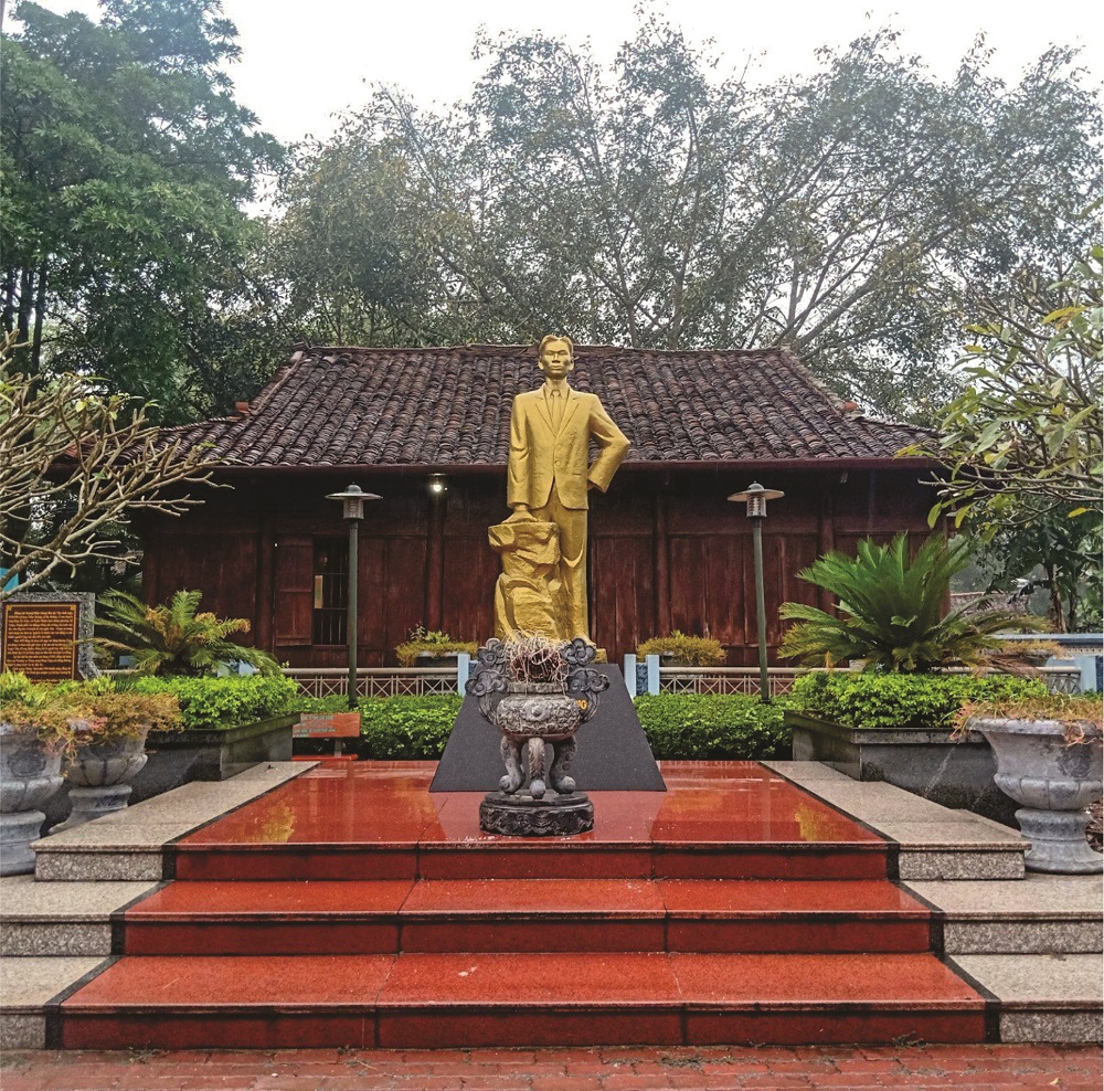 Tượng Hoàng Đình Giong
